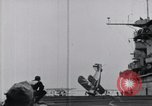 Standbild US Marine Corps Grumman F3F-2 stürzt auf Flight Deck der USS Wasp Atlantik, 1940, aus Sekunde 31 historischem Filmmaterial Videoclip 65675027775