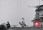Standbild US Marine Corps Grumman F3F-2 stürzt auf Flight Deck der USS Wasp Atlantik, 1940, aus Sekunde 32 historischem Filmmaterial Videoclip 65675027775