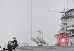 Standbild US Marine Corps Grumman F3F-2 stürzt auf Flight Deck der USS Wasp Atlantik, 1940, aus Sekunde 33 historischem Filmmaterial Videoclip 65675027775