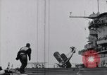 Standbild US Marine Corps Grumman F3F-2 stürzt auf Flight Deck der USS Wasp Atlantik, 1940, aus Sekunde 35 historischem Filmmaterial Videoclip 65675027775
