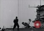 Standbild US Marine Corps Grumman F3F-2 stürzt auf Flight Deck der USS Wasp Atlantik, 1940, aus Sekunde 38 historischem Filmmaterial Videoclip 65675027775