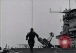 Standbild US Marine Corps Grumman F3F-2 stürzt auf Flight Deck der USS Wasp Atlantik, 1940, aus Sekunde 39 historischem Filmmaterial Videoclip 65675027775