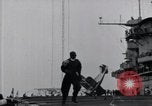 Standbild US Marine Corps Grumman F3F-2 stürzt auf Flight Deck der USS Wasp Atlantik, 1940, aus Sekunde 40 historischem Filmmaterial Videoclip 65675027775