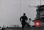 Standbild US Marine Corps Grumman F3F-2 stürzt auf Flight Deck der USS Wasp Atlantik, 1940, aus Sekunde 41 historischem Filmmaterial Videoclip 65675027775