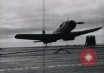 Standbild SB2U Crash auf die USS Wasp Pacific Theater, 1942, aus Sekunde 4 historischem Filmmaterial Videoclip 65675027777