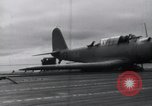 Standbild SB2U Crash auf die USS Wasp Pacific Theater, 1942, aus Sekunde 7 historischem Filmmaterial Videoclip 65675027777