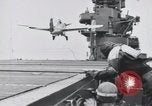 Standbild F4F-3 Streiks carrier Insel und Abstürze Atlantik, 1941, aus Sekunde 4 historischem Filmmaterial Videoclip 65675027792