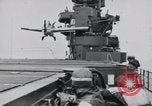 Standbild F4F-3 Streiks carrier Insel und Abstürze Atlantik, 1941, aus Sekunde 5 historischem Filmmaterial Videoclip 65675027792