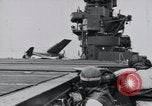 Standbild F4F-3 Streiks carrier Insel und Abstürze Atlantik, 1941, aus Sekunde 13 historischem Filmmaterial Videoclip 65675027792