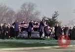 Standbild Ich Virgil Grissom Beerdigung Arlington Cemetery Virginia USA, 1967, aus Sekunde 27 historischem Filmmaterial Videoclip 65675027809
