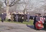 Standbild Astronauten Virgil Grissom ich Beerdigung Arlington Cemetery Virginia USA, 1967, aus Sekunde 9 historischem Filmmaterial Videoclip 65675027810