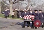 Standbild Astronauten Virgil Grissom ich Beerdigung Arlington Cemetery Virginia USA, 1967, aus Sekunde 18 historischem Filmmaterial Videoclip 65675027810