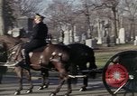 Standbild Astronauten Virgil Grissom ich Beerdigung Arlington Cemetery Virginia USA, 1967, aus Sekunde 40 historischem Filmmaterial Videoclip 65675027810