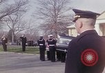 Standbild Beerdigung von Astronauten Lieutenant Commander Roger Chaffee B Arlington Virginia USA, 1967, aus Sekunde 9 historischem Filmmaterial Videoclip 65675027813