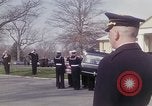 Standbild Beerdigung von Astronauten Lieutenant Commander Roger Chaffee B Arlington Virginia USA, 1967, aus Sekunde 10 historischem Filmmaterial Videoclip 65675027813