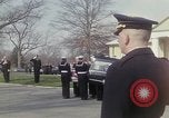 Standbild Beerdigung von Astronauten Lieutenant Commander Roger Chaffee B Arlington Virginia USA, 1967, aus Sekunde 12 historischem Filmmaterial Videoclip 65675027813