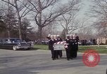 Standbild Beerdigung von Astronauten Lieutenant Commander Roger Chaffee B Arlington Virginia USA, 1967, aus Sekunde 23 historischem Filmmaterial Videoclip 65675027813