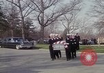 Standbild Beerdigung von Astronauten Lieutenant Commander Roger Chaffee B Arlington Virginia USA, 1967, aus Sekunde 25 historischem Filmmaterial Videoclip 65675027813
