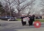 Standbild Beerdigung von Astronauten Lieutenant Commander Roger Chaffee B Arlington Virginia USA, 1967, aus Sekunde 26 historischem Filmmaterial Videoclip 65675027813