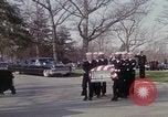 Standbild Beerdigung von Astronauten Lieutenant Commander Roger Chaffee B Arlington Virginia USA, 1967, aus Sekunde 29 historischem Filmmaterial Videoclip 65675027813