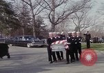 Standbild Beerdigung von Astronauten Lieutenant Commander Roger Chaffee B Arlington Virginia USA, 1967, aus Sekunde 30 historischem Filmmaterial Videoclip 65675027813