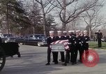 Standbild Beerdigung von Astronauten Lieutenant Commander Roger Chaffee B Arlington Virginia USA, 1967, aus Sekunde 32 historischem Filmmaterial Videoclip 65675027813