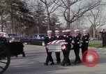 Standbild Beerdigung von Astronauten Lieutenant Commander Roger Chaffee B Arlington Virginia USA, 1967, aus Sekunde 33 historischem Filmmaterial Videoclip 65675027813
