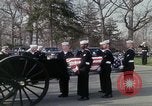 Standbild Beerdigung von Astronauten Lieutenant Commander Roger Chaffee B Arlington Virginia USA, 1967, aus Sekunde 39 historischem Filmmaterial Videoclip 65675027813
