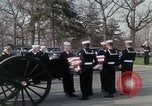 Standbild Beerdigung von Astronauten Lieutenant Commander Roger Chaffee B Arlington Virginia USA, 1967, aus Sekunde 41 historischem Filmmaterial Videoclip 65675027813