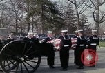 Standbild Beerdigung von Astronauten Lieutenant Commander Roger Chaffee B Arlington Virginia USA, 1967, aus Sekunde 47 historischem Filmmaterial Videoclip 65675027813