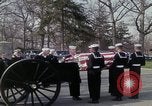 Standbild Beerdigung von Astronauten Lieutenant Commander Roger Chaffee B Arlington Virginia USA, 1967, aus Sekunde 48 historischem Filmmaterial Videoclip 65675027813