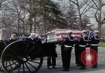 Standbild Beerdigung von Astronauten Lieutenant Commander Roger Chaffee B Arlington Virginia USA, 1967, aus Sekunde 50 historischem Filmmaterial Videoclip 65675027813