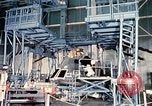 Standbild NASA Inspektion von beschädigten Apollo 1 Kapsel United States USA, 1967, aus Sekunde 8 historischem Filmmaterial Videoclip 65675027816