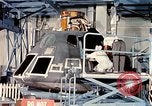 Standbild NASA Inspektion von beschädigten Apollo 1 Kapsel United States USA, 1967, aus Sekunde 16 historischem Filmmaterial Videoclip 65675027816