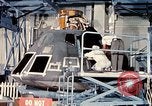 Standbild NASA Inspektion von beschädigten Apollo 1 Kapsel United States USA, 1967, aus Sekunde 23 historischem Filmmaterial Videoclip 65675027816