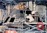 Standbild NASA Inspektion von beschädigten Apollo 1 Kapsel United States USA, 1967, aus Sekunde 25 historischem Filmmaterial Videoclip 65675027816