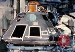 Standbild NASA Inspektion von beschädigten Apollo 1 Kapsel United States USA, 1967, aus Sekunde 33 historischem Filmmaterial Videoclip 65675027816