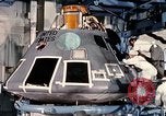 Standbild NASA Inspektion von beschädigten Apollo 1 Kapsel United States USA, 1967, aus Sekunde 34 historischem Filmmaterial Videoclip 65675027816