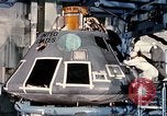 Standbild NASA Inspektion von beschädigten Apollo 1 Kapsel United States USA, 1967, aus Sekunde 35 historischem Filmmaterial Videoclip 65675027816