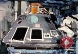 Standbild NASA Inspektion von beschädigten Apollo 1 Kapsel United States USA, 1967, aus Sekunde 37 historischem Filmmaterial Videoclip 65675027816