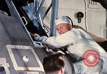 Standbild NASA Inspektion von beschädigten Apollo 1 Kapsel United States USA, 1967, aus Sekunde 46 historischem Filmmaterial Videoclip 65675027816