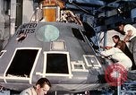Standbild NASA Inspektion von beschädigten Apollo 1 Kapsel United States USA, 1967, aus Sekunde 49 historischem Filmmaterial Videoclip 65675027816