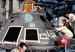 Standbild NASA Inspektion von beschädigten Apollo 1 Kapsel United States USA, 1967, aus Sekunde 50 historischem Filmmaterial Videoclip 65675027816