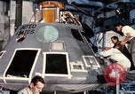 Standbild NASA Inspektion von beschädigten Apollo 1 Kapsel United States USA, 1967, aus Sekunde 54 historischem Filmmaterial Videoclip 65675027816