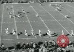 Image Columbia et Dartmouth le football Baker Field New York USA, 1961, de la seconde 9 séquences d'archives historiques vidéo 65675027887