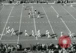 Image Columbia et Dartmouth le football Baker Field New York USA, 1961, de la seconde 10 séquences d'archives historiques vidéo 65675027887