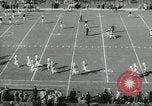 Image Columbia et Dartmouth le football Baker Field New York USA, 1961, de la seconde 12 séquences d'archives historiques vidéo 65675027887