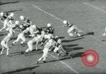 Image Columbia et Dartmouth le football Baker Field New York USA, 1961, de la seconde 16 séquences d'archives historiques vidéo 65675027887