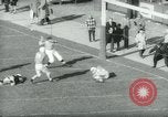 Image Columbia et Dartmouth le football Baker Field New York USA, 1961, de la seconde 21 séquences d'archives historiques vidéo 65675027887