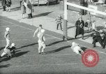 Image Columbia et Dartmouth le football Baker Field New York USA, 1961, de la seconde 22 séquences d'archives historiques vidéo 65675027887